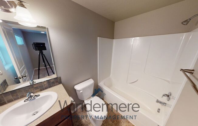 3 beds, 2 baths, 1,064 sqft, $1,695, Unit chin294-1