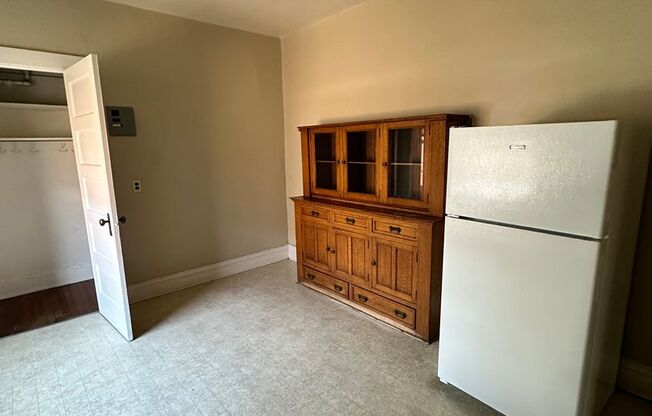 1 bed, 1 bath, $1,500, Unit C