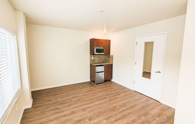 Studio, 1 bath, 160 sqft, $1,525, Unit 209