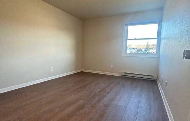 2 beds, 1 bath, 800 sqft, $945, Unit Apt. 4