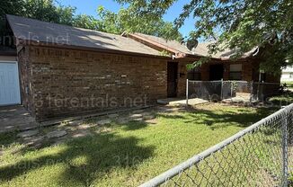 $865 - 2 bedroom/ 1 bathroom - Duplex