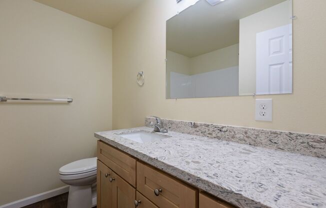 2 beds, 1 bath, 864 sqft, $1,600, Unit C1