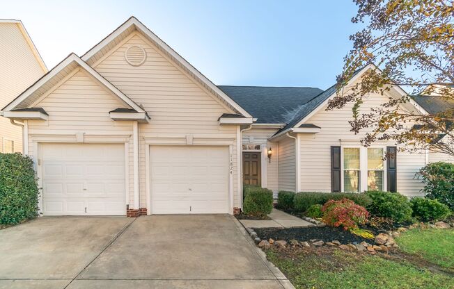 Lovely 2 car garage home in Charlotte