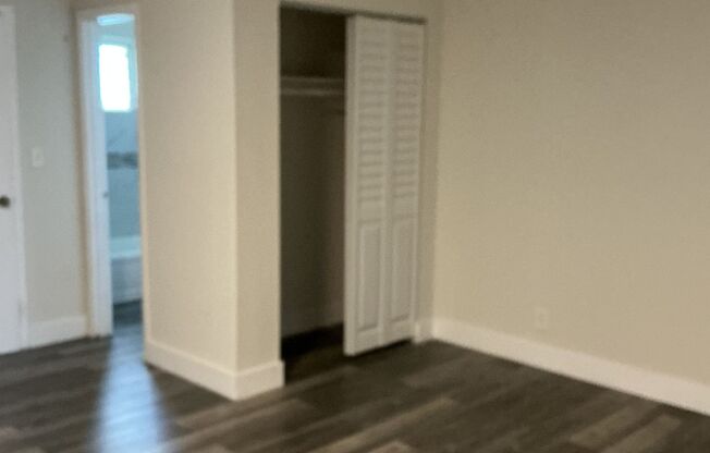 Affordable Living Downtown Hollywood!!!!