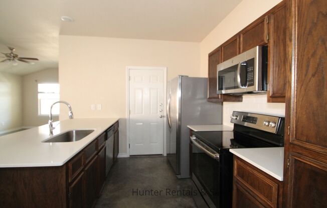 3 beds, 2 baths, $1,325