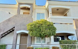 Super cute 3/2 Townhouse Near Durango & 95