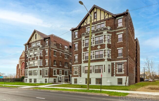 Studio, 1 bath, 345 sqft, $895, Unit 15
