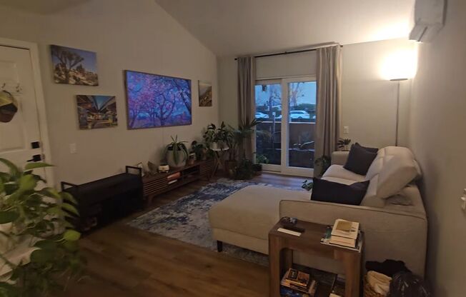 2 beds, 2 baths, $2,800, Unit # 203