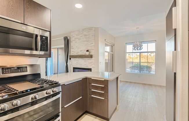 3 beds, 2 baths, $2,375, Unit Unit #103