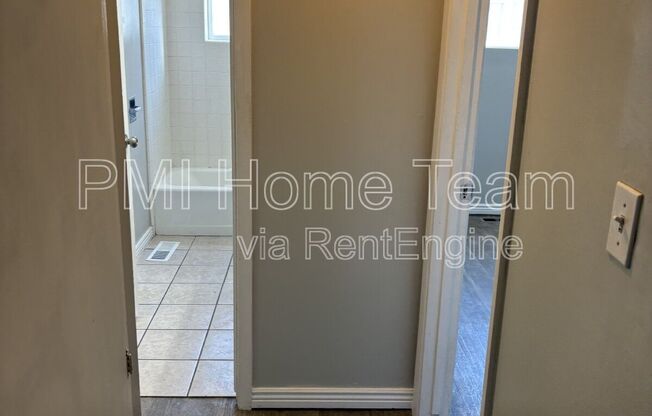 2 beds, 1 bath, 700 sqft, $1,175, Unit 7