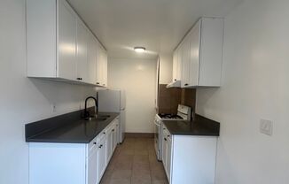 1 bed, 1 bath, $2,200, Unit 13410