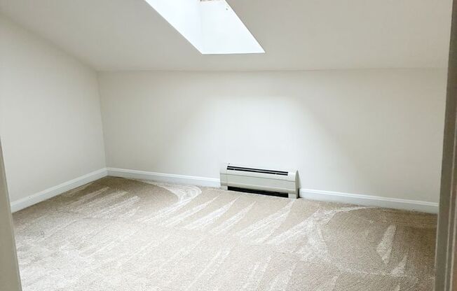 1 bed, 1 bath, 585 sqft, $1,600, Unit 645