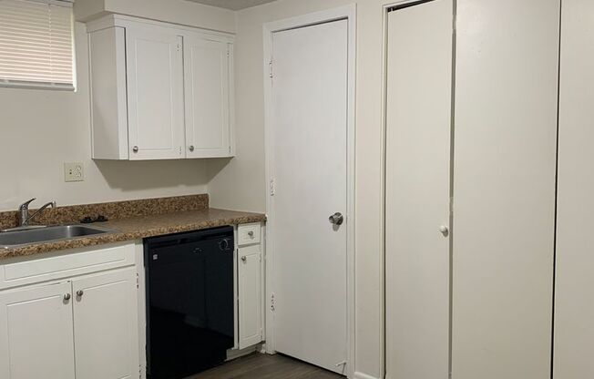 2 beds, 1 bath, 700 sqft, $865, Unit 9022
