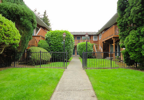 2 beds, 1 bath, 801 sqft, $1,799, Unit 3020-06