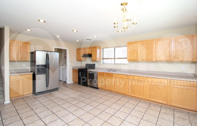 699 E SPRINGFIELD PL