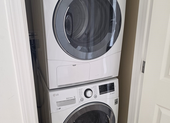 1 bed, 1 bath, 750 sqft, $4,000, Unit 2205