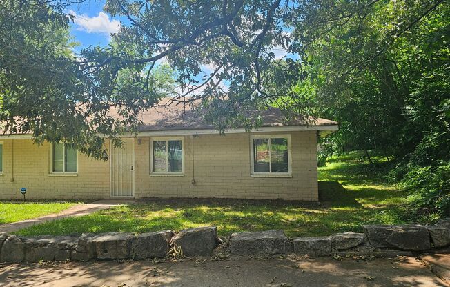 No Steps - 2/1 Duplex Near Hank Aaron Dr - Housing Vouchers Accepted