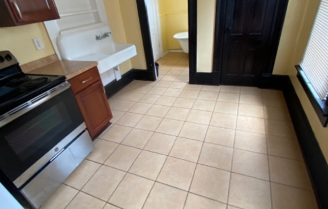 2 beds, 1 bath, $1,295