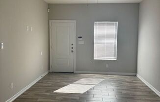 3 beds, 2 baths, $995, Unit 808 Kentucky St #4