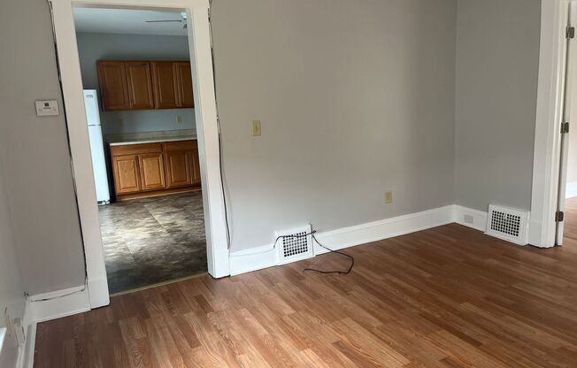 2 beds, 1 bath, $700