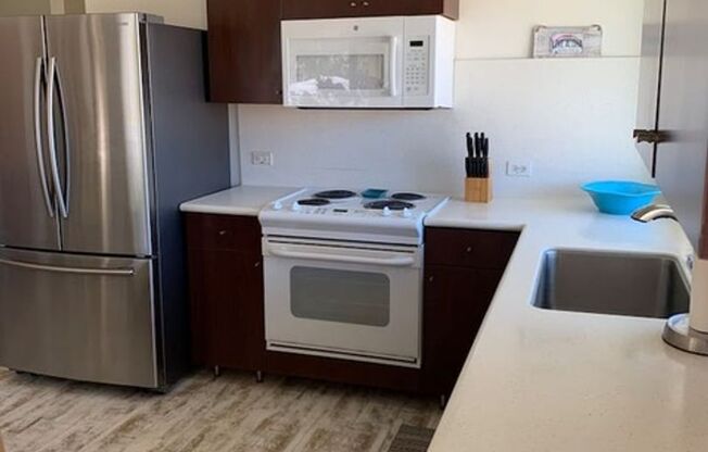 Charming Island Retreat – 3BR/2BA Home A BLOCK FROM THE OCEAN!