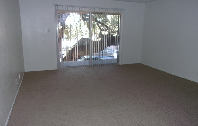 Studio, 1 bath, 450 sqft, $710, Unit *526