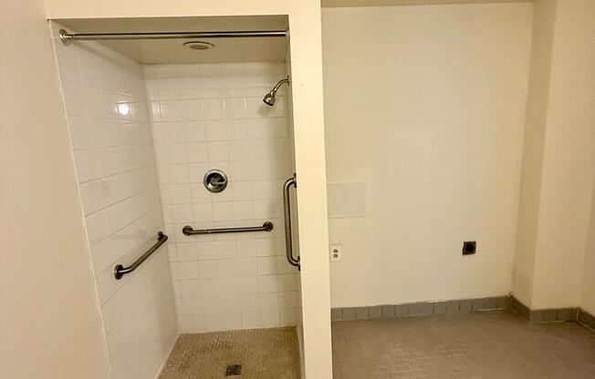 2 beds, 1 bath, 730 sqft, $950, Unit 800A