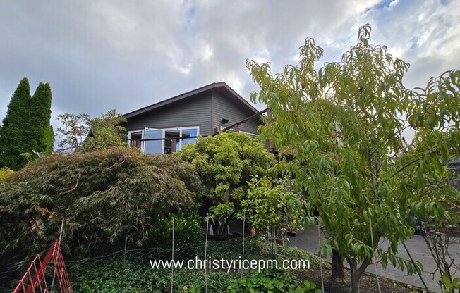 609 13 AVE W