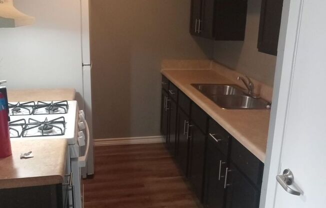 2 beds, 1 bath, 840 sqft, $975, Unit 2833 D