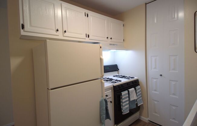2 beds, 1 bath, 900 sqft, $1,195, Unit 4705 Indian Hills Dr., #10, Mount Pleasant, WI 53406