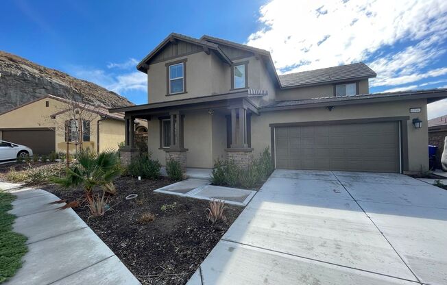 Spacious & Modern Home in Jurupa Valley!