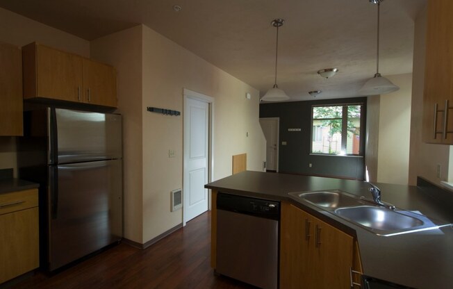 3 beds, 2.5 baths, 1,283 sqft, $2,325, Unit 19