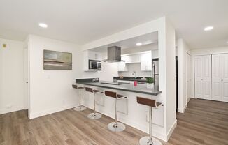 2 beds, 1 bath, 865 sqft, $2,240, Unit 207