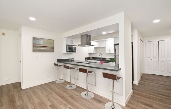 2 beds, 1 bath, 865 sqft, $2,240, Unit 207