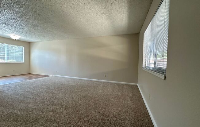 2 beds, 1 bath, 950 sqft, $2,225, Unit 07