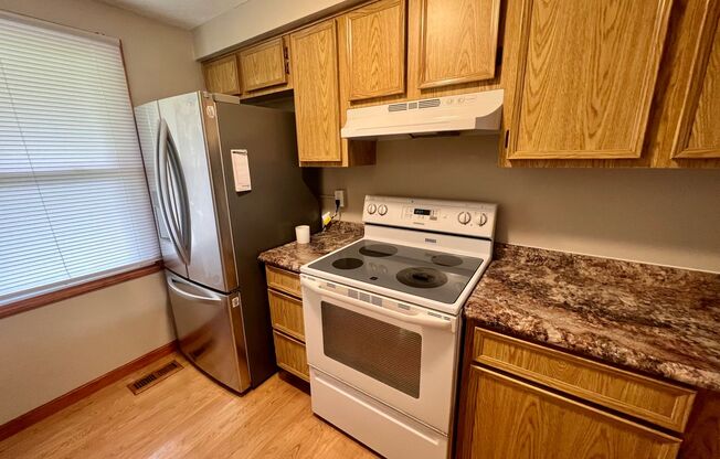 Adorable Townhouse - 2 Bedroom 1.5 Bathroom - Coraopolis