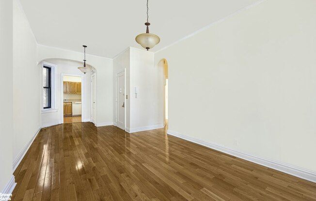 107 W 106 ST