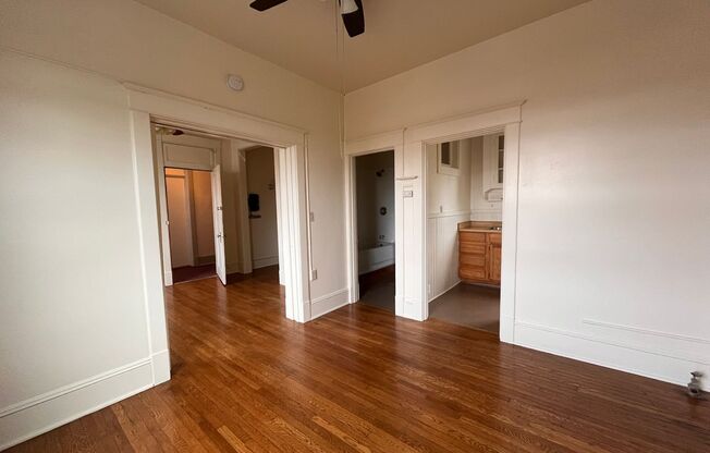 Studio, 1 bath, 320 sqft, $1,125, Unit 35