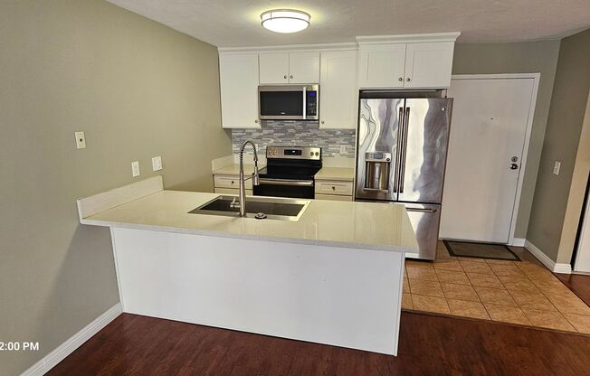 LINDA VISTA / SAN DIEGO - West Pines Nice 2 Bedroom / 2 Bath Condo.  AVAILABLE NOW!