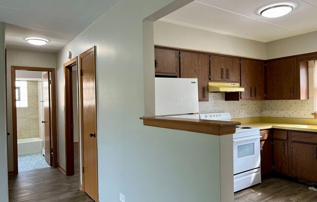 2 beds, 1 bath, $1,595, Unit 2E