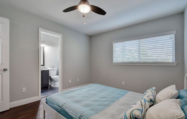 2 beds, 1 bath, 650 sqft, $899, Unit 4715-203