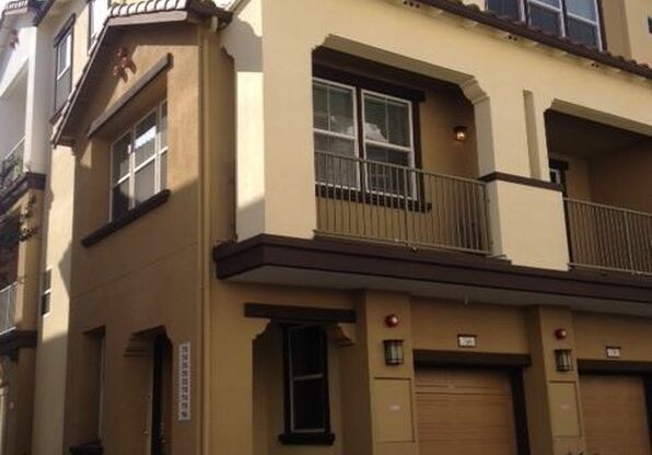 Opportunity Knocks! Updated Tri-Level property right off the 680!