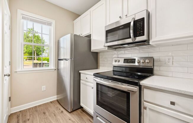 Renovated 2 bed 2.5 bath townhome in Holly Springs Arbor Creek community.
