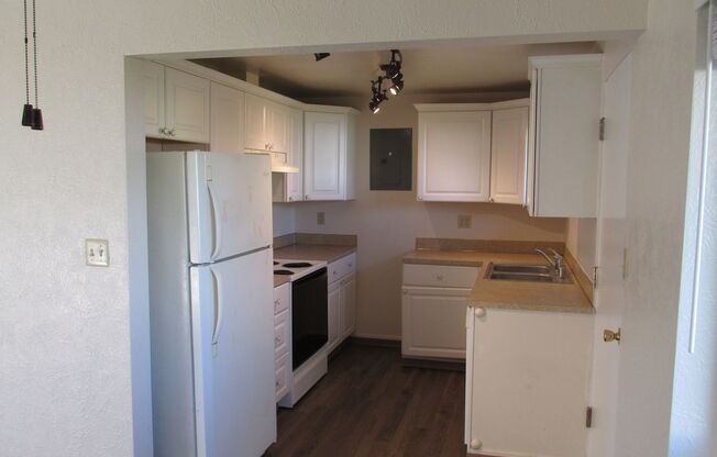 2 beds, 1 bath, $1,700, Unit 1