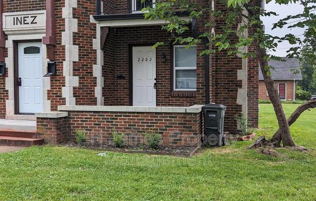 2202 E 7 ST