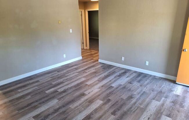 2 beds, 1 bath, 850 sqft, $1,495, Unit UNIT 10