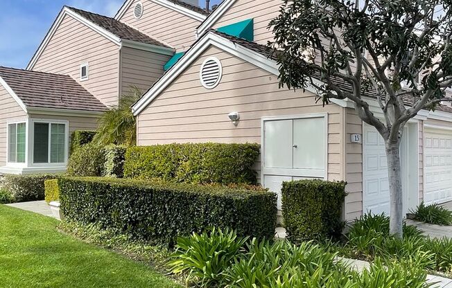 Luxury Woodbridge Lakeview Home 3 Bedroom plus Office/Den 2 1/2 Bath