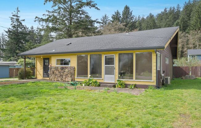 Quaint, inviting 4-bdrm/2-bath home in Cloverdale. Serene living, huge yard, covered patio