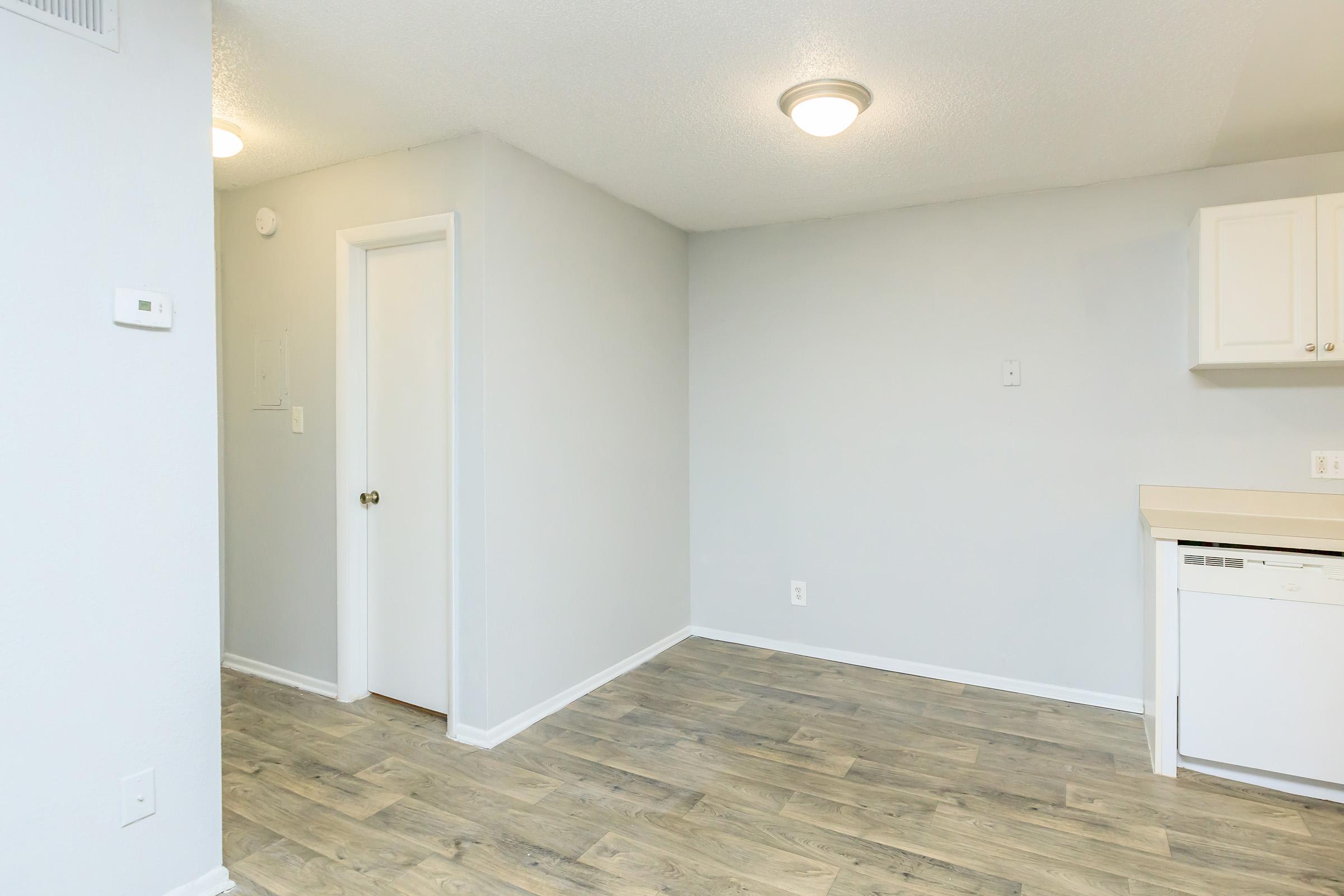 Crown Pointe Apartments - Apartment Living in Tampa, FL