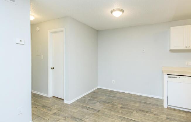 Crown Pointe Apartments - Apartment Living in Tampa, FL